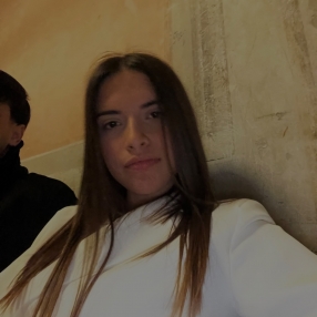 Lucia, Babysitter a Villa di Briano