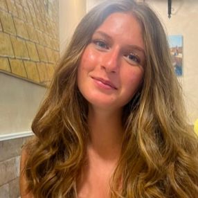 Viola, Babysitter a Polignano A Mare