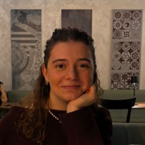 Anna, Babysitter in Cento