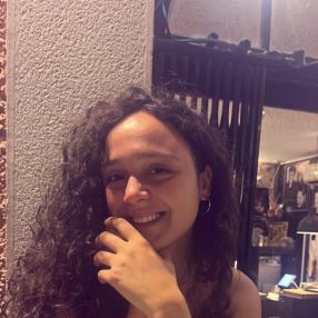 Valeria, Babysitter a Genova