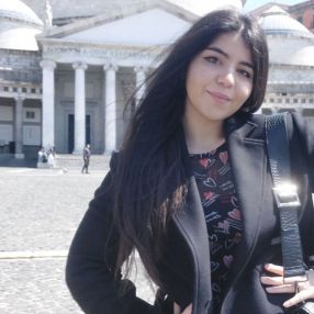 Deborah, Babysitter a Trentola-ducenta