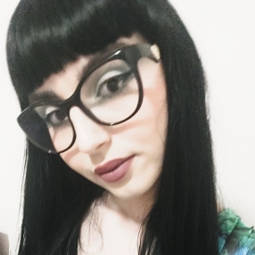 EMILIA, Babysitter a Cirò Marina