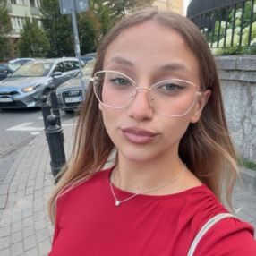 Valeria, Babysitter a Villa di Briano