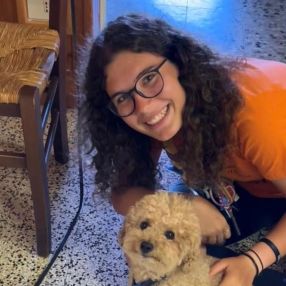 Olivia, Babysitter a Via I Maggio Mediana Dell'industria