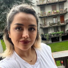 Aida, Babysitter a Pavia