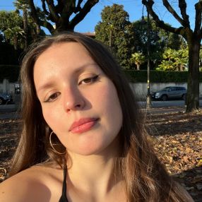 Elisa, Babysitter a Travedona Monate
