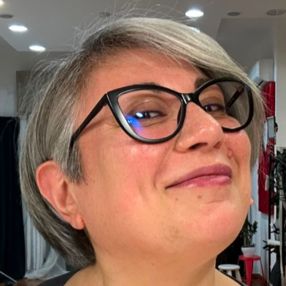Elvira, Babysitter a Striano