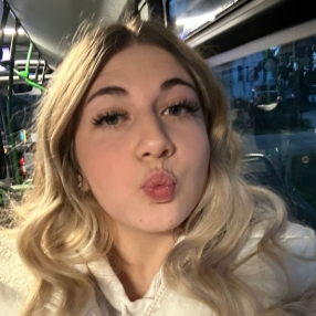 Alice, Babysitter in Camalò