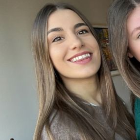 Beatrice, Babysitter a Paese