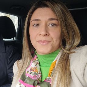 Dina, Babysitter a Pontecagnano Faiano