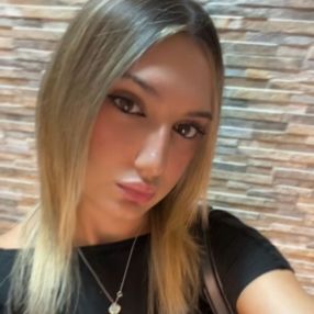 Elda, Babysitter a Broni