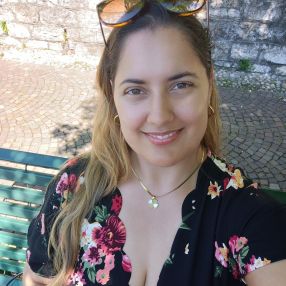 Viktoria, Famiglia a Varese