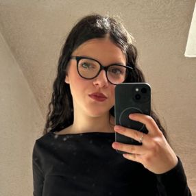 Musliovska, Babysitter a Cles