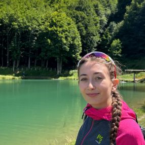 Alice, Babysitter a Serramazzoni