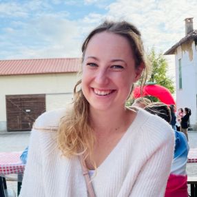 Miriam, Babysitter a Rho