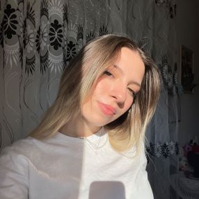 Elma, Babysitter a Orsago