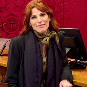 Maria Teresa, Babysitter a Acireale