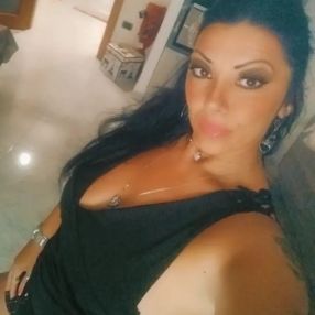 Enza, Babysitter a Giugliano In Campania