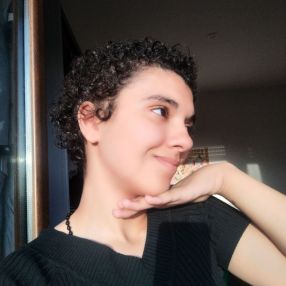 Hiba, Babysitter a Trino