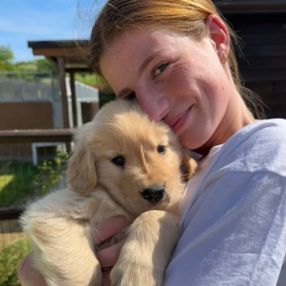 Nora, Babysitter a Arcola
