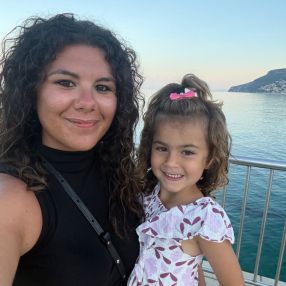 Debora, Famiglia a Cardano Al Campo