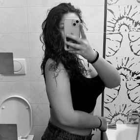 Nicole, Babysitter a Cardano Al Campo