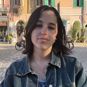 Aurora, Babysitter a Serravalle Scrivia