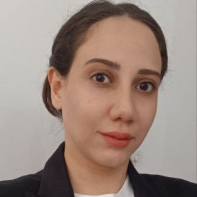 Farnaz, Babysitter in Pavia