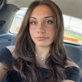 Laura, Babysitter a Massa Finalese
