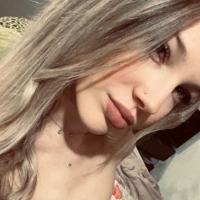 Vivien Sara, Babysitter in Airasca
