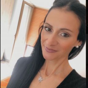Rina, Babysitter a Gravina di Catania