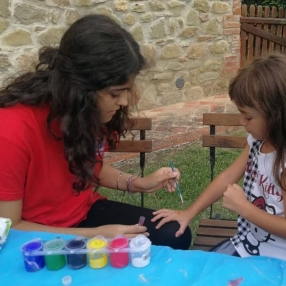 Aurora, Babysitter a Provincia di Perugia