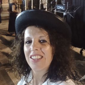 Carmen, Babysitter a Aradeo