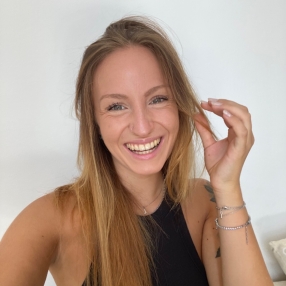 Lara, Babysitter a Cuasso al Piano