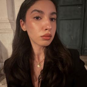 Widad, Babysitter a Rosà