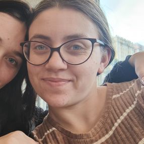 Larisa, Babysitter a Casella
