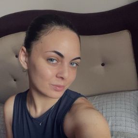 Karen, Babysitter a Piedimonte etneo