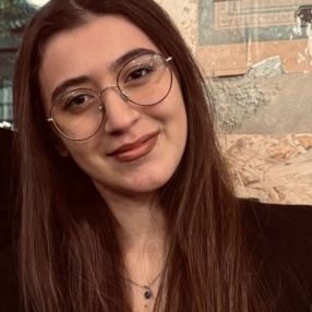 Alexandra, Babysitter a Castel D'Azzano
