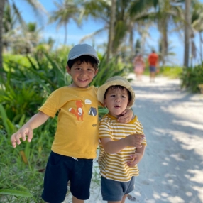 Parisouk, Family in Tulum
