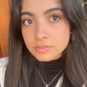 Isabella, Niñera en San Agustín