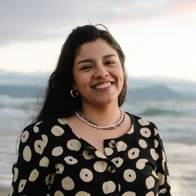 Elvira, Niñera en La Paz
