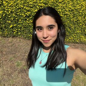 Fabi, Niñera en El Pueblito