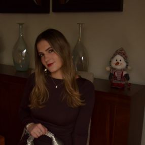 Bianca, Niñera en León de los Aldama