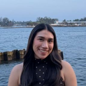 Nora Esther, Babysitter in Veracruz