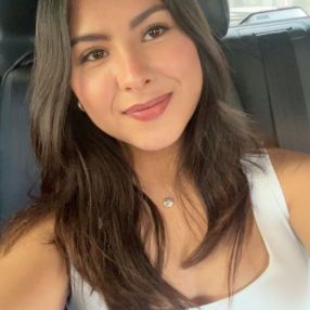 Sofia, Niñera en León de los Aldama