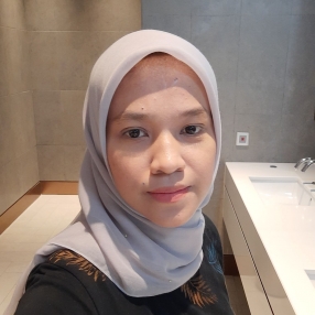 Nur, Pengasuh di Pelabuhan Klang