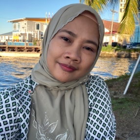 Dayang tharhata, Babysitter in Semporna