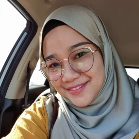 Azrina, Babysitter in Kepala Batas