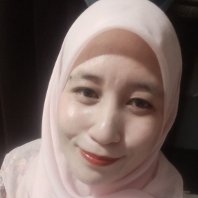 Ayue, Pengasuh di Batu Pahat