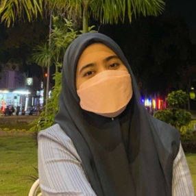 Shy, Pengasuh di Pasir Gudang